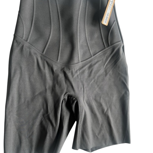 SKIMS Bonded Corset Short | NWT | Size SMALL | SOLD OUT & HARD TO FIND! - Picture 2 of 7